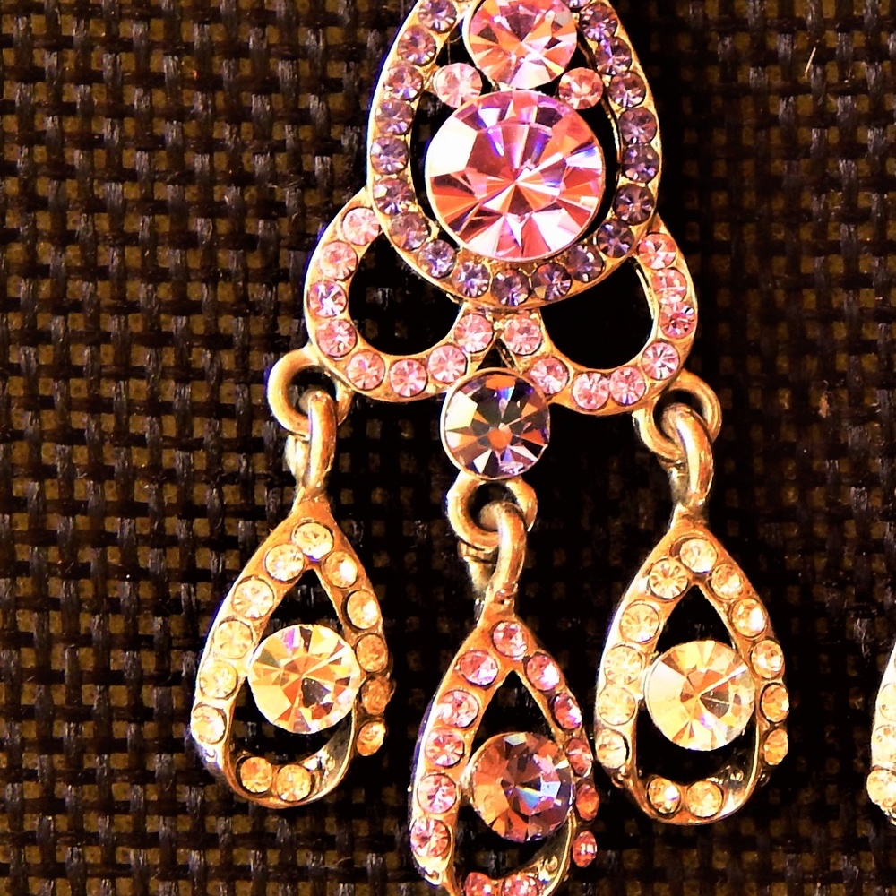 <3 Dazzling Lavender/Clear Rhinestone Earrings <3 - Picture 2 of 7